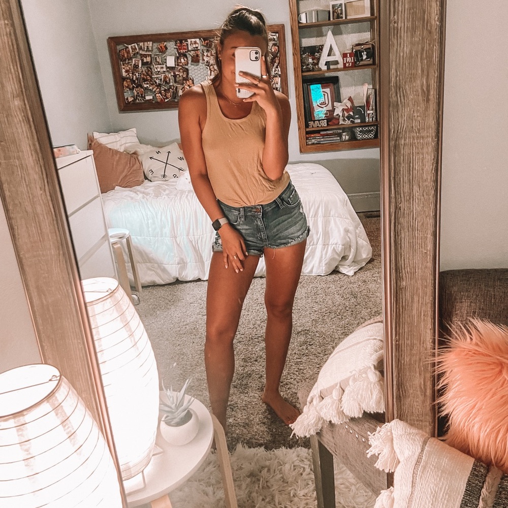 Size small mustard ribbed tank ✨boutique bought
